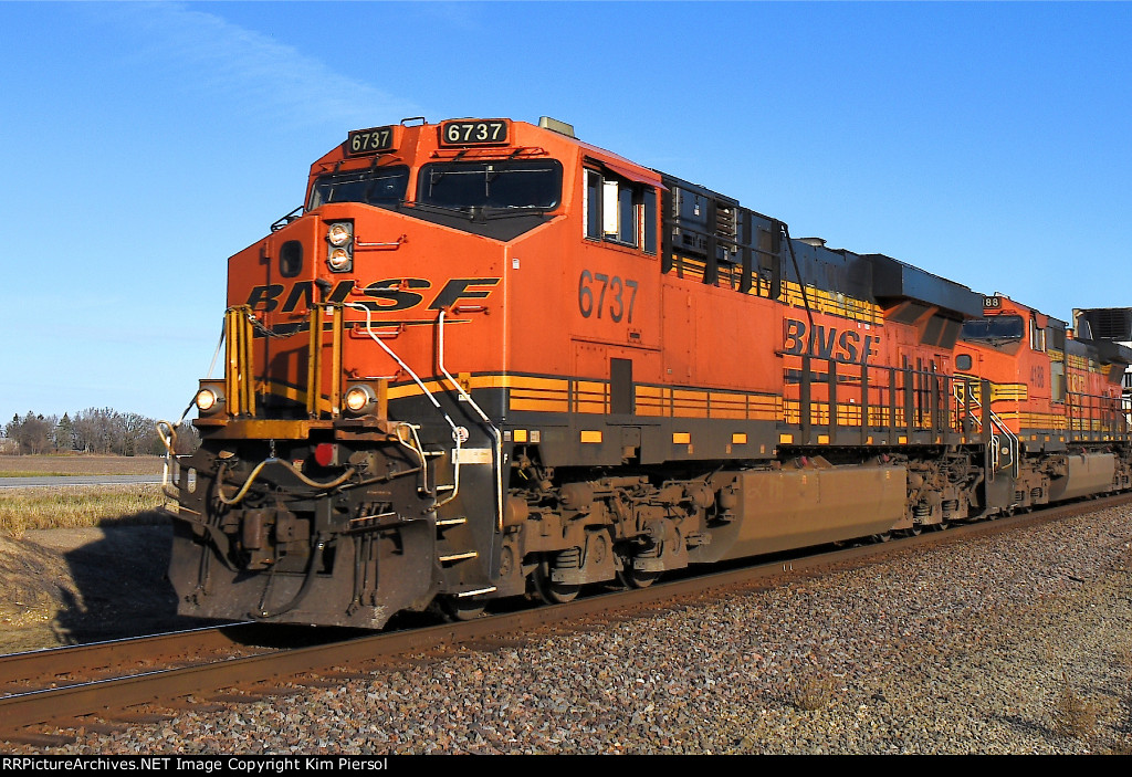 BNSF 6737